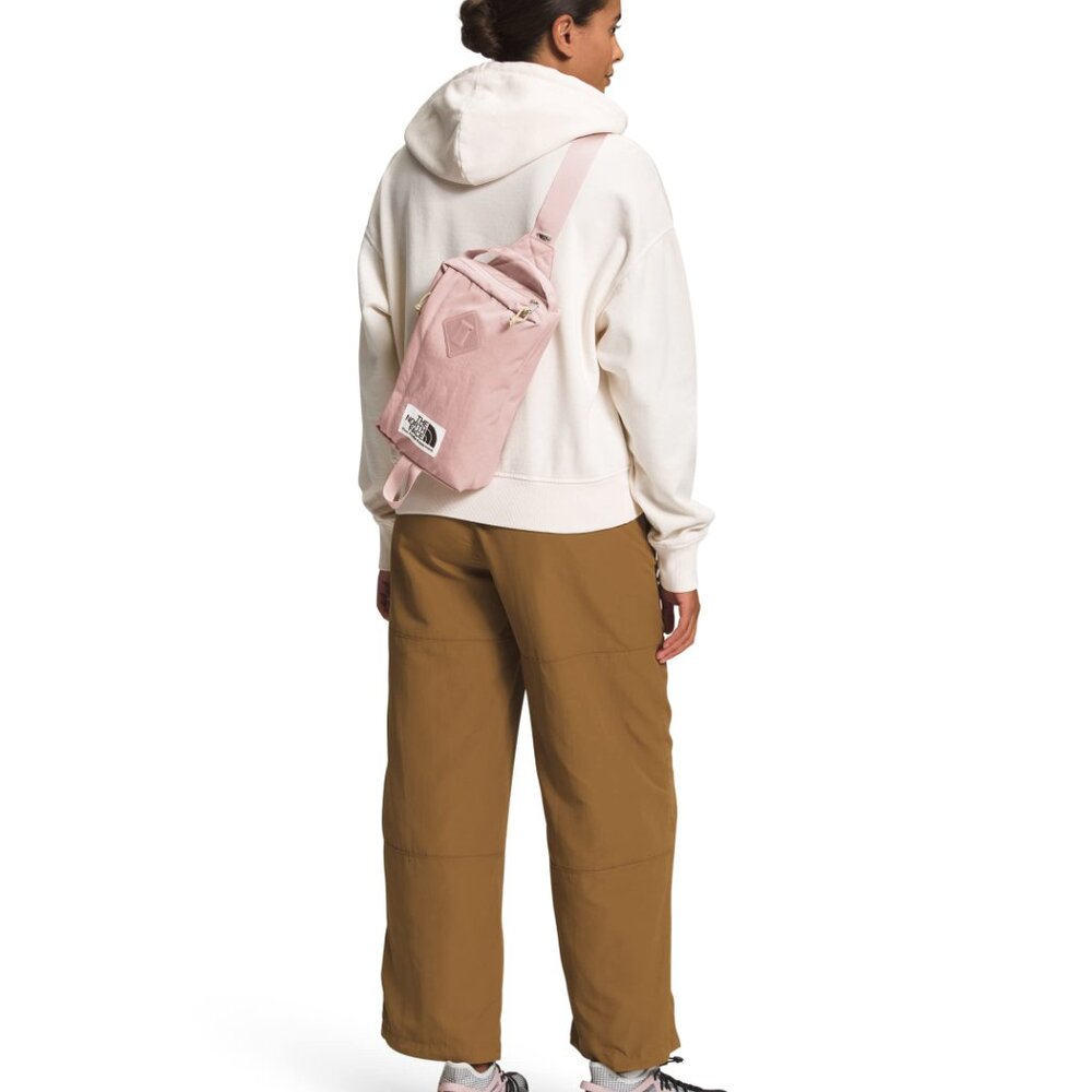 THE North Face Berkeley Lightweight Durable Crossbody Bag In PinkMoss Gravel